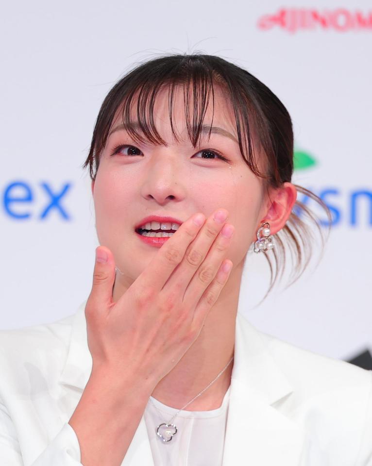 現役引退の記者会見で涙を流すフィギュアスケート女子の坂本花織さん