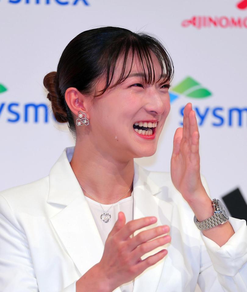 現役引退の記者会見で涙を流すフィギュアスケート女子の坂本花織さん