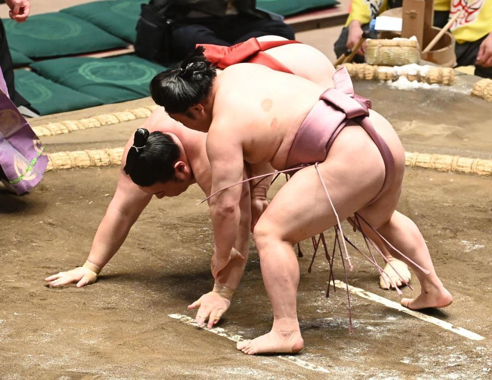 炎鵬が無傷4連勝！「勘が研ぎ澄まされている」鮮やかなとったり「状態