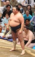 藤凌駕に敗れ６連敗の玉鷲