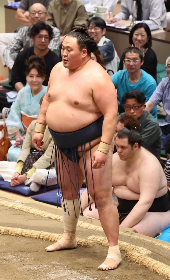 藤凌駕に敗れ６連敗の玉鷲