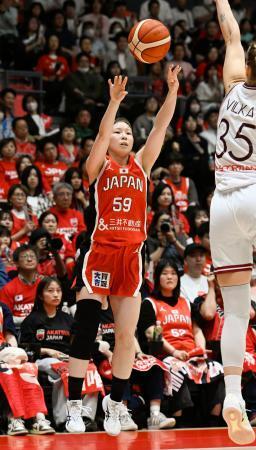 　日本-ラトビア　第２クオーター、シュートを決める星＝横浜ＢＵＮＴＡＩ