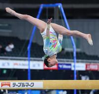 女子個人総合１日目　西山実沙の平均台
