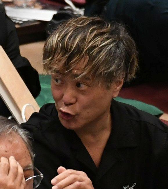 大相撲五月場所の観戦に訪れた入江慎也