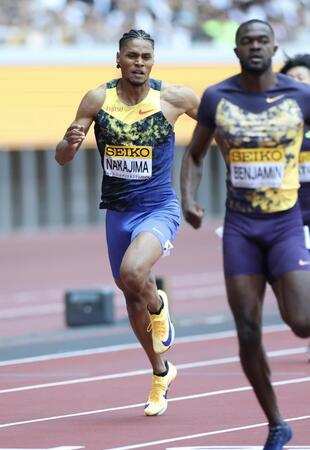 男子４００ｍ、力走する中島佑気ジョセフ（撮影・伊藤笙子）