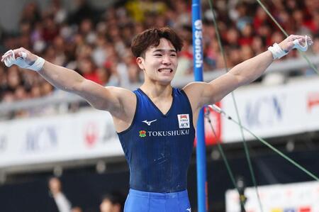 男子個人総合　逆転で優勝を決めた岡慎之助