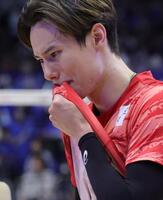 試合に敗れたサントリーの高橋藍（撮影・石井剣太郎）