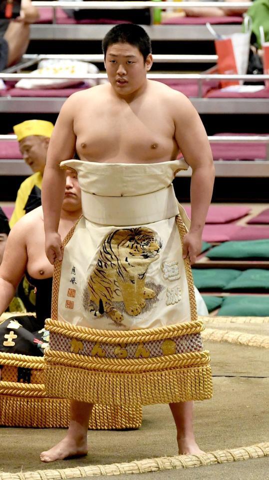 新序出世披露であいさつする垣添（撮影・佐藤厚）