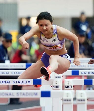 １７日の女子１００メートル障害で力走する田中佑美