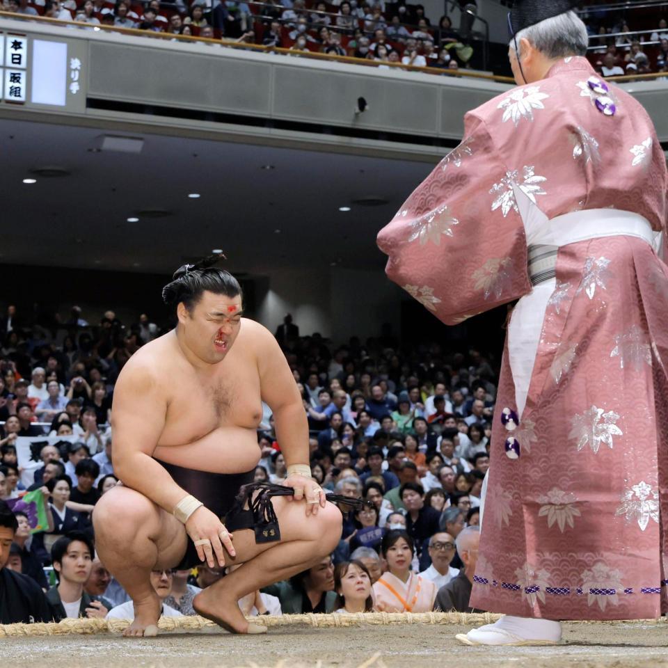 若元春を寄り倒しで下した霧島