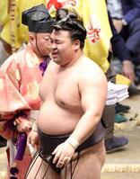 正代に叩き込みで敗れた霧島（撮影・石井剣太郎）