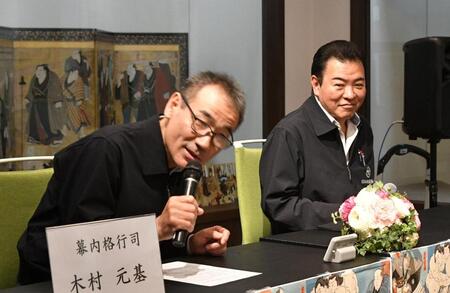 トークショーを行う（左から）幕内格行司の木村元基と三役格行司の木村寿之介（撮影・持木克友）