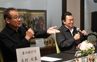 トークショーを行う（左から）幕内格行司の木村元基と三役格行司の木村寿之介（撮影・持木克友）