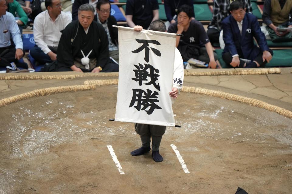 朝乃山の休場で琴栄峰が不戦勝となる