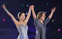 本田真凜（左）と宇野昌磨