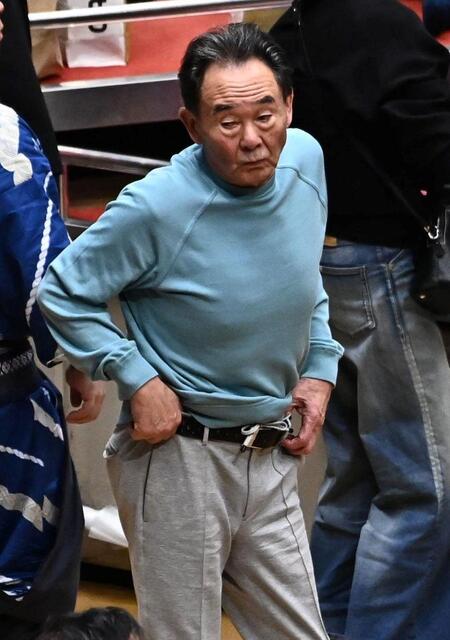 大相撲中継観戦の大投手と大物俳優