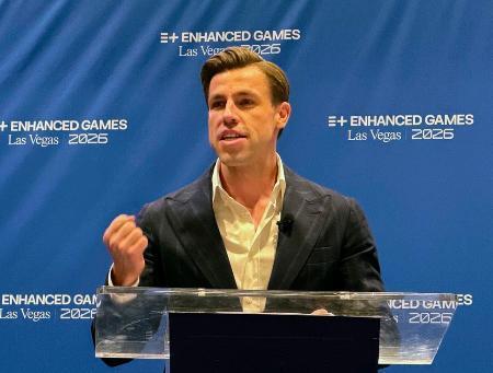 　記者会見する「エンハンスト・ゲームズ」のマーティン・マキシミリアンＣＥＯ＝２３日、米ラスベガス（共同）