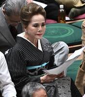 相撲観戦するデヴィ夫人（撮影・開出牧）