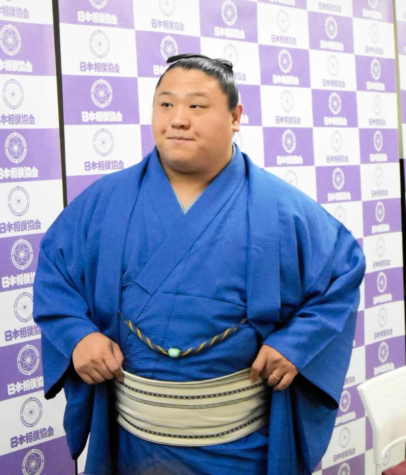 会見を終えた若隆景