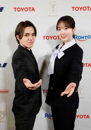 　フィギュアスケートで現役復帰し、アイスダンス挑戦を表明した本田真凜（右）、宇野昌磨組