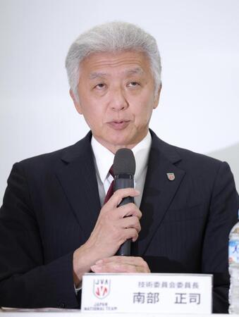 佐藤駿一郎逮捕を受けて会見する日本バレーボール協会の南部正司技術委員会委員長（撮影・吉澤敬太）