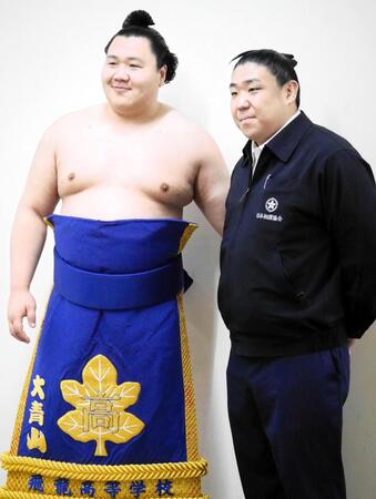 大青山（左）と若隆元