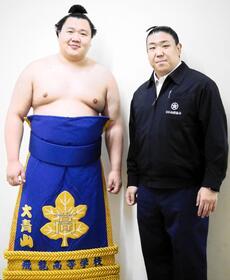 大青山（左）と若隆元