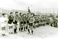 　１９８１年１月７日、全国大会初優勝を果たした伏見工（左から３人目は平尾誠二）