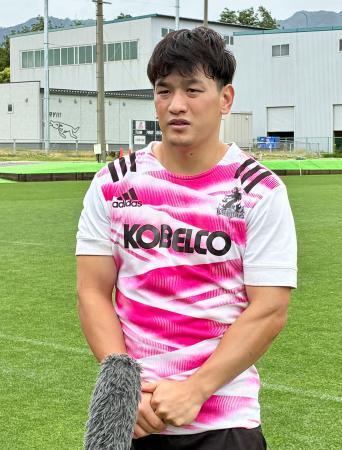 　取材に応じる神戸の李承信＝神戸市