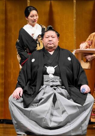 祐華さんにはさみを入れられる元剣翔