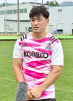 　取材に応じる神戸の李承信
