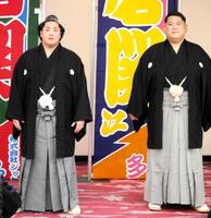 断髪式を行った勇磨と阿武松親方