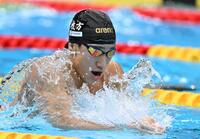 男子２００メートル平泳ぎ決勝　力泳する大橋信　