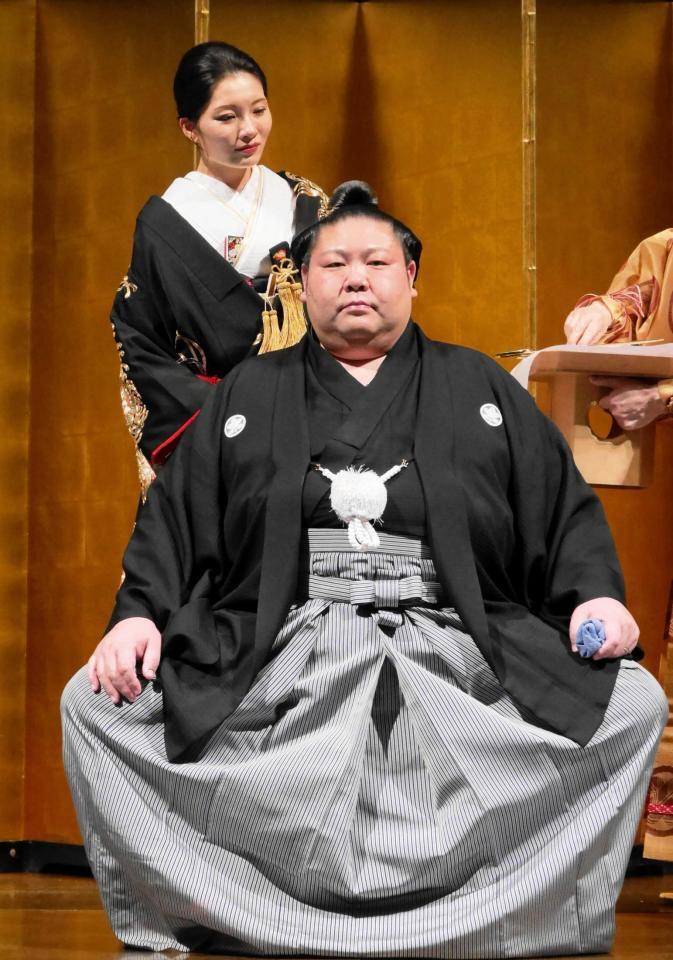 祐華さんにはさみを入れられる元剣翔