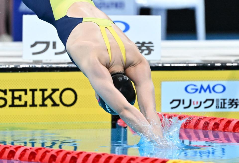 飛び込む池江璃花子