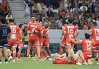 優勝を決め喜ぶ神戸フィフティーン（撮影・吉澤敬太）