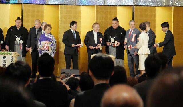 関脇陥落の安青錦が大関昇進披露宴