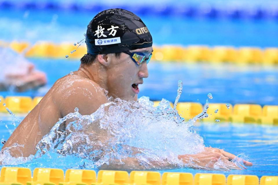男子２００メートル平泳ぎ決勝　力泳する大橋信