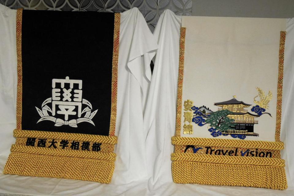 会場に展示された安青錦の化粧まわし＝都内
