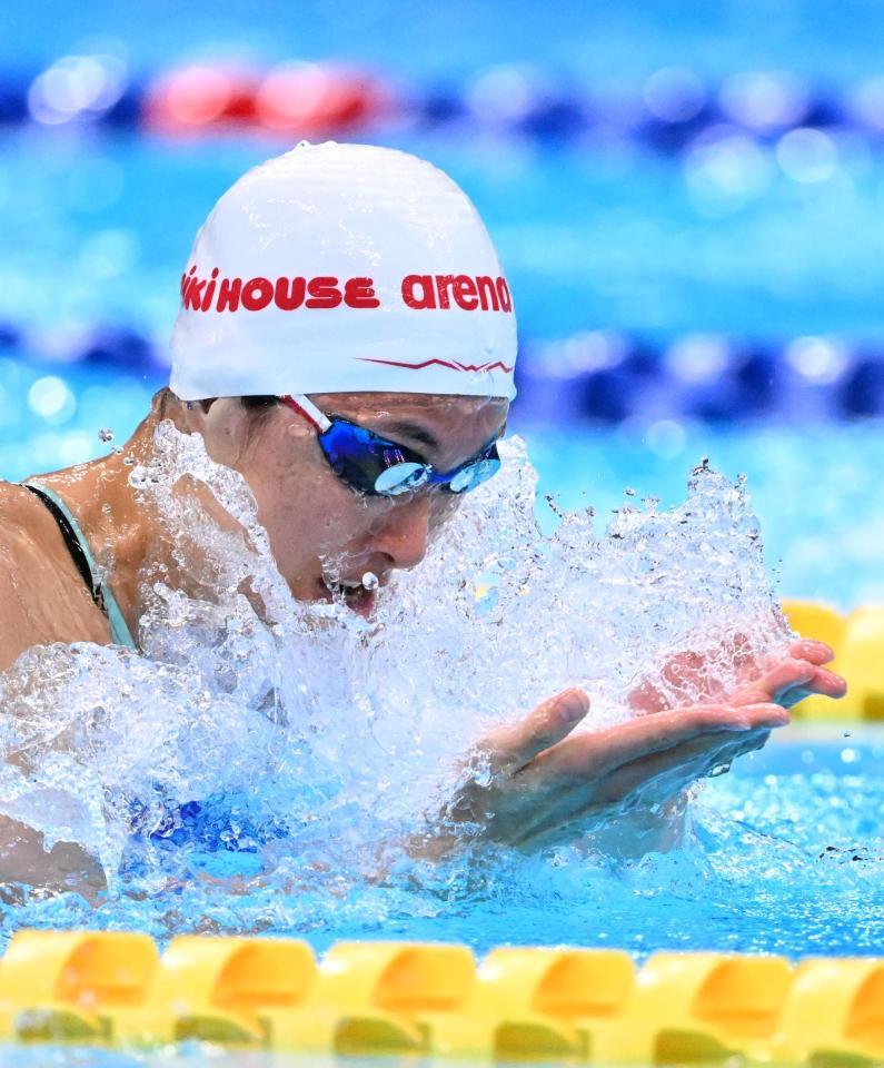 女子５０メートル平泳ぎ決勝　力泳する鈴木聡美