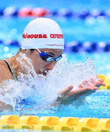 女子５０メートル平泳ぎ決勝　力泳する鈴木聡美