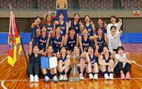 優勝した大阪人間科学大（撮影・石湯恒介）