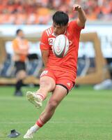 　前半、ペナルティゴールを決める神戸・李承信