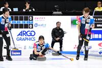 試合するフォルティウスの（左から）近江谷杏菜、小林未奈、小野寺佳步＝©ＪＣＡ（Ｈ．ＩＤＥ）＝