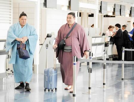 出発口に向かう狼雅（左）と欧勝馬