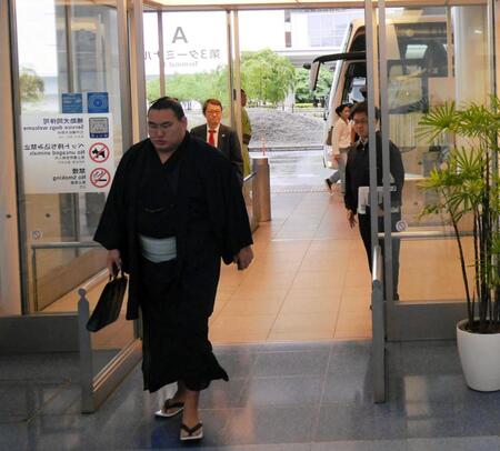 空港に到着した豊昇龍