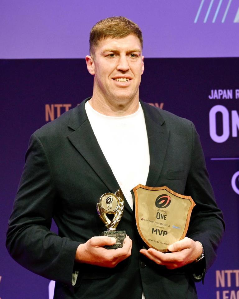 　リーグワンの年間表彰式でＭＶＰに輝いた神戸のブロディ・レタリック