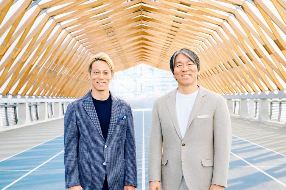 対談した松井秀喜氏（右）と本田圭佑氏