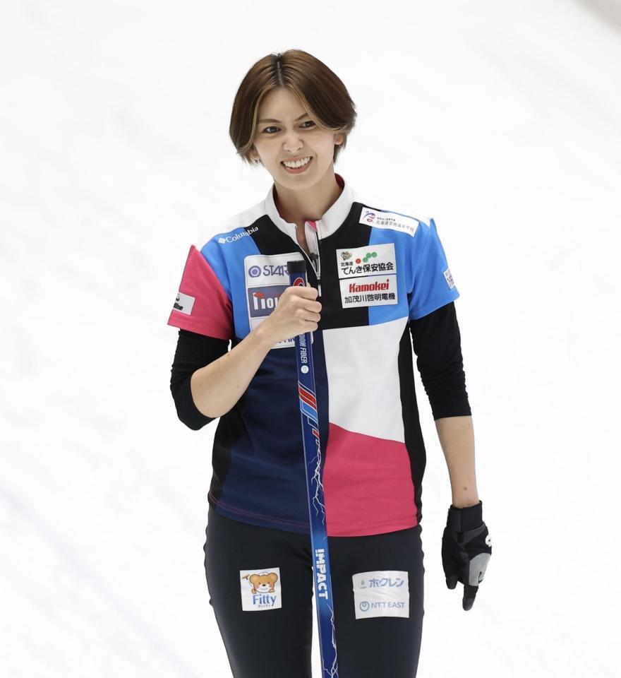 第３エンド、最終ショットのミスを悔やむフォルティウス・吉村紗也香（撮影・伊藤笙子）