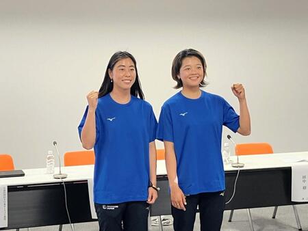 取材に応じた都筑有夢路（左）、池田美来